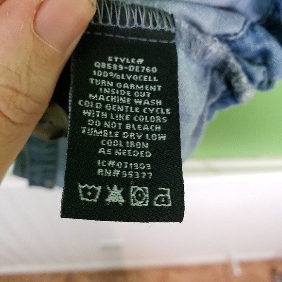 Sanctuary Women's Faded Pink Rose Button Up Drawstring Waist Chambray Top Sz L - Picture 2 of 8